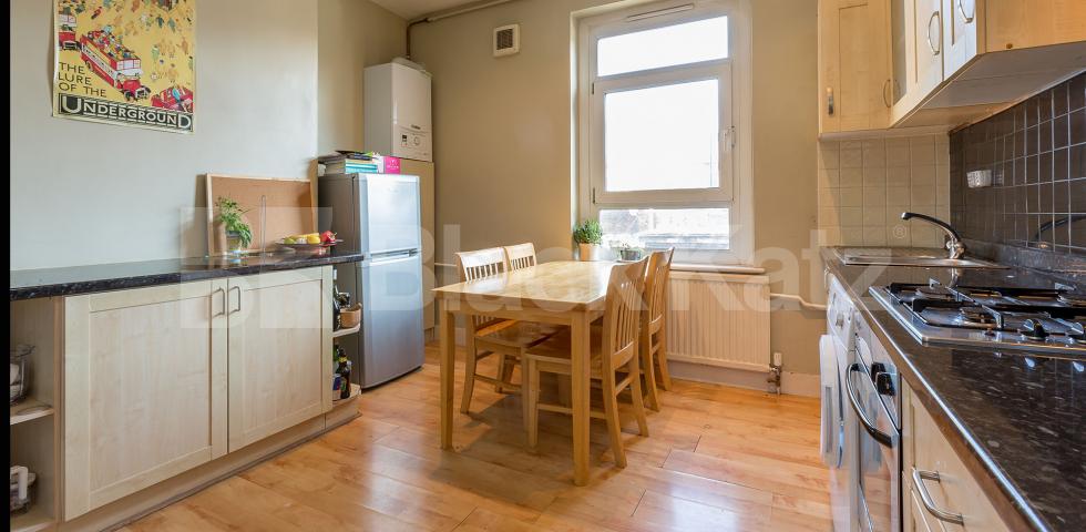 			HUGE 3 BED WITHIN A MANSION BLOCK!, 3 Bedroom, 1 bath, 1 reception Flat			 Morgan Road, Holloway 